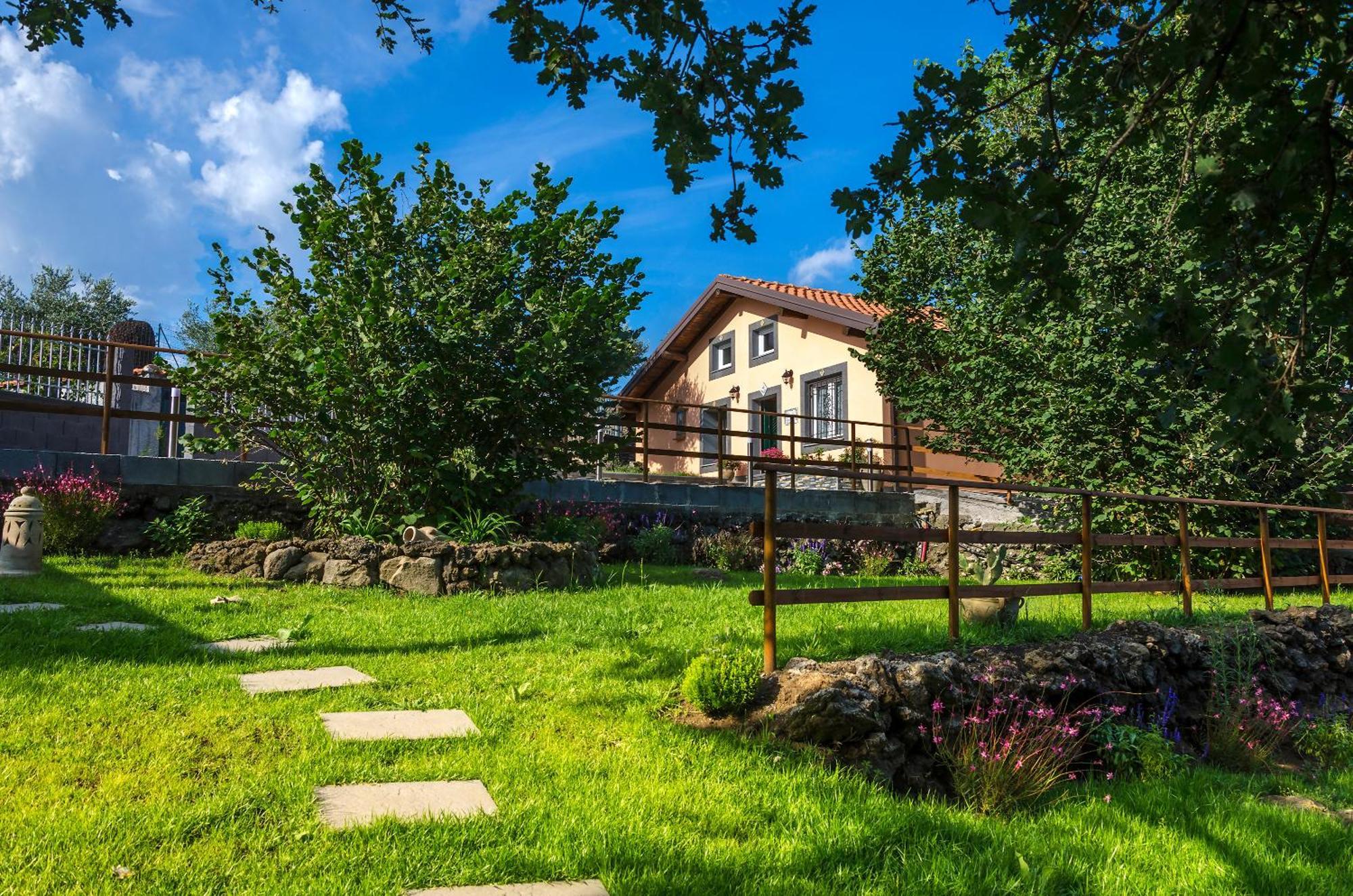Villa Del Gelso Chalet Nel Parco Delletna Mascali Exterior photo
